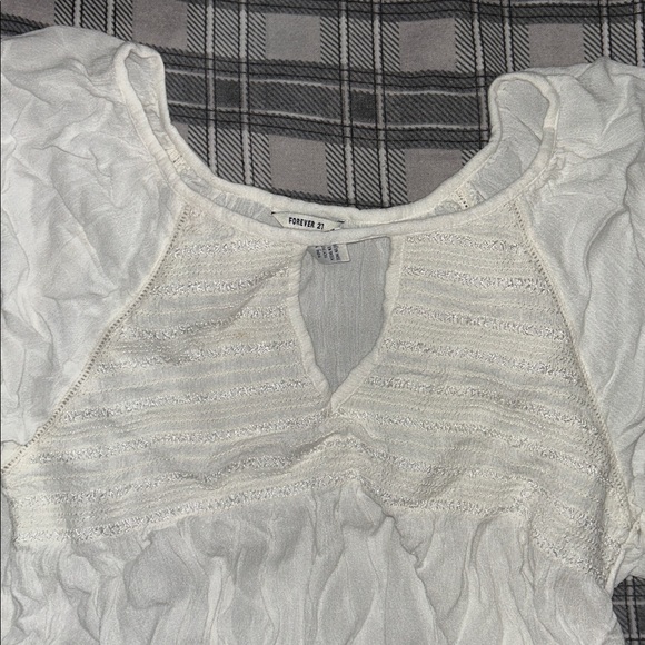 White top - Picture 2 of 5